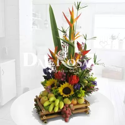 Diseño Floral Con Frutas Bahamas